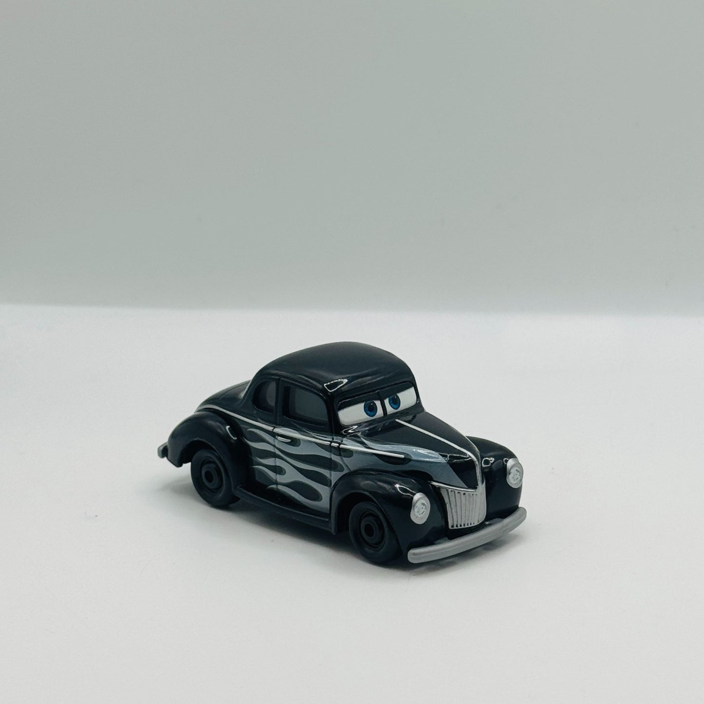 Disney Pixar Cars - HOT ROD JUNIOR MOON WITH FLAMES Thomasville - 1:55 Diecast