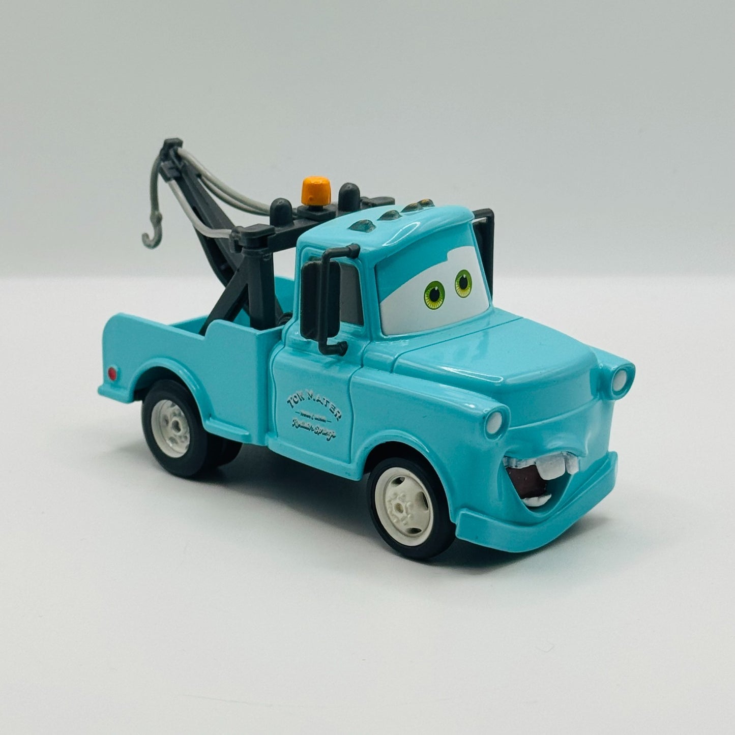 Disney Pixar Cars - BRAND NEW MATER WITH HOOD CHASER Disney Store - 1:43 Diecast