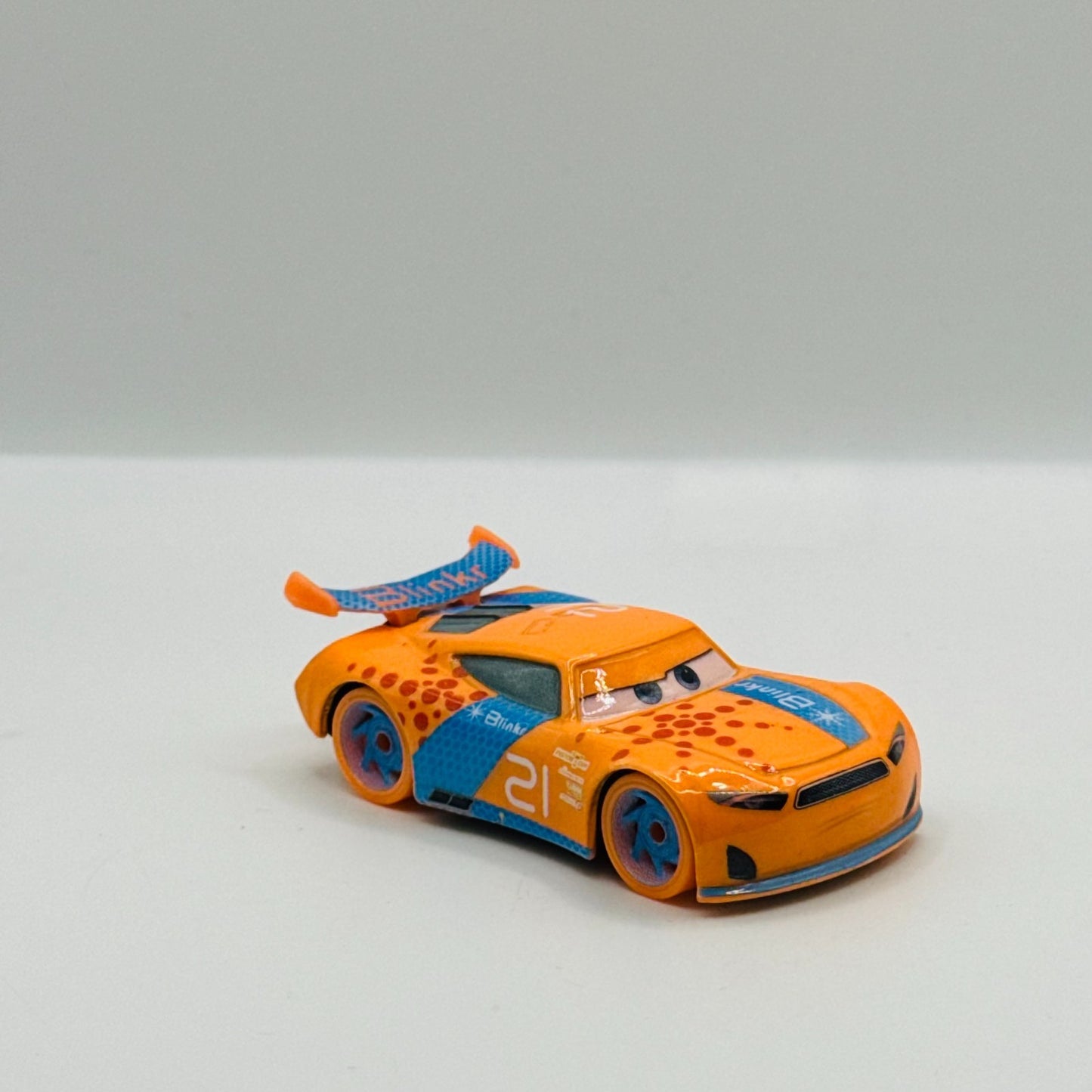 Disney Pixar Cars - GLOW RACERS RYAN LANEY (Glow In The Dark) - 1:55 Diecast
