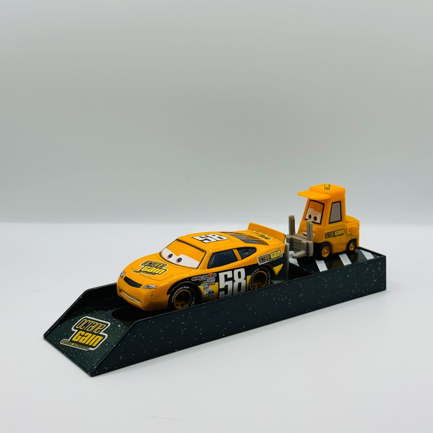 Disney Pixar Cars - PIT CREW LAUNCHERS BILLY OILCHANGER OCTANE GAIN 1:55 Diecast