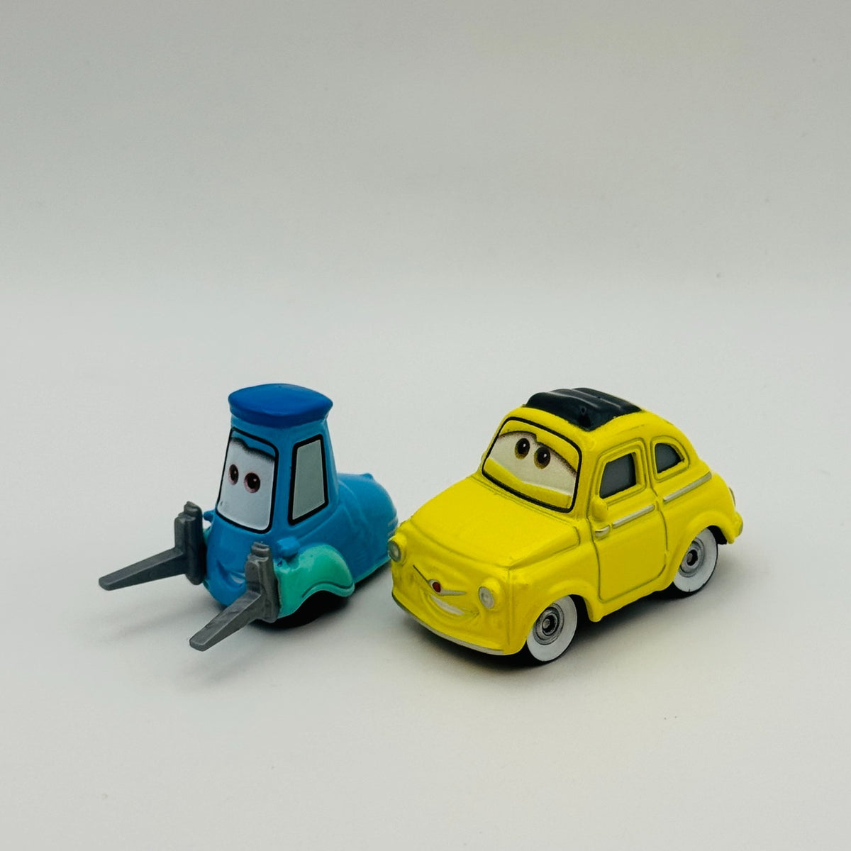 Disney Pixar Cars - LUIGI & GUIDO 2022 - 1:55 Diecast *NEW OUT OF BOX*
