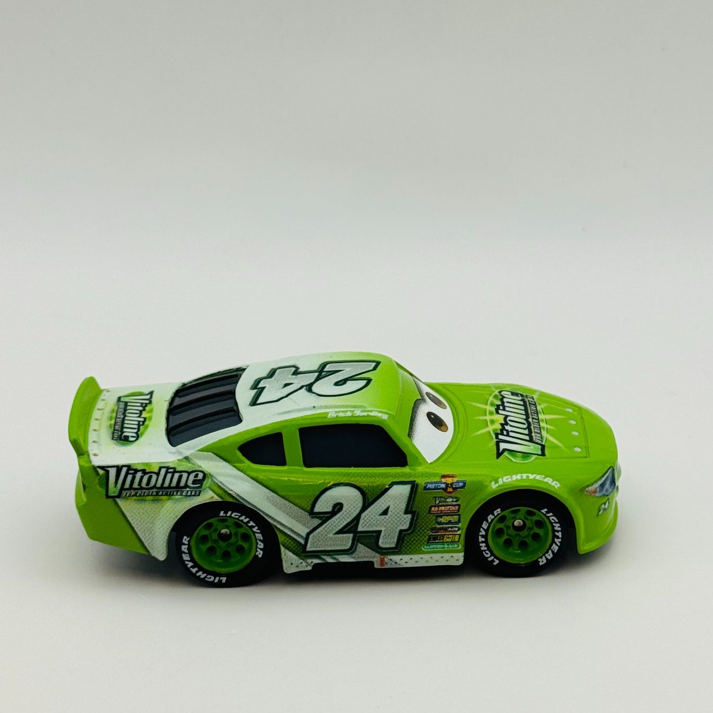 Disney Pixar Cars - BRICK YARDLEY VITOLINE 2022 - 1:55 Diecast *NEW OUT OF BOX*