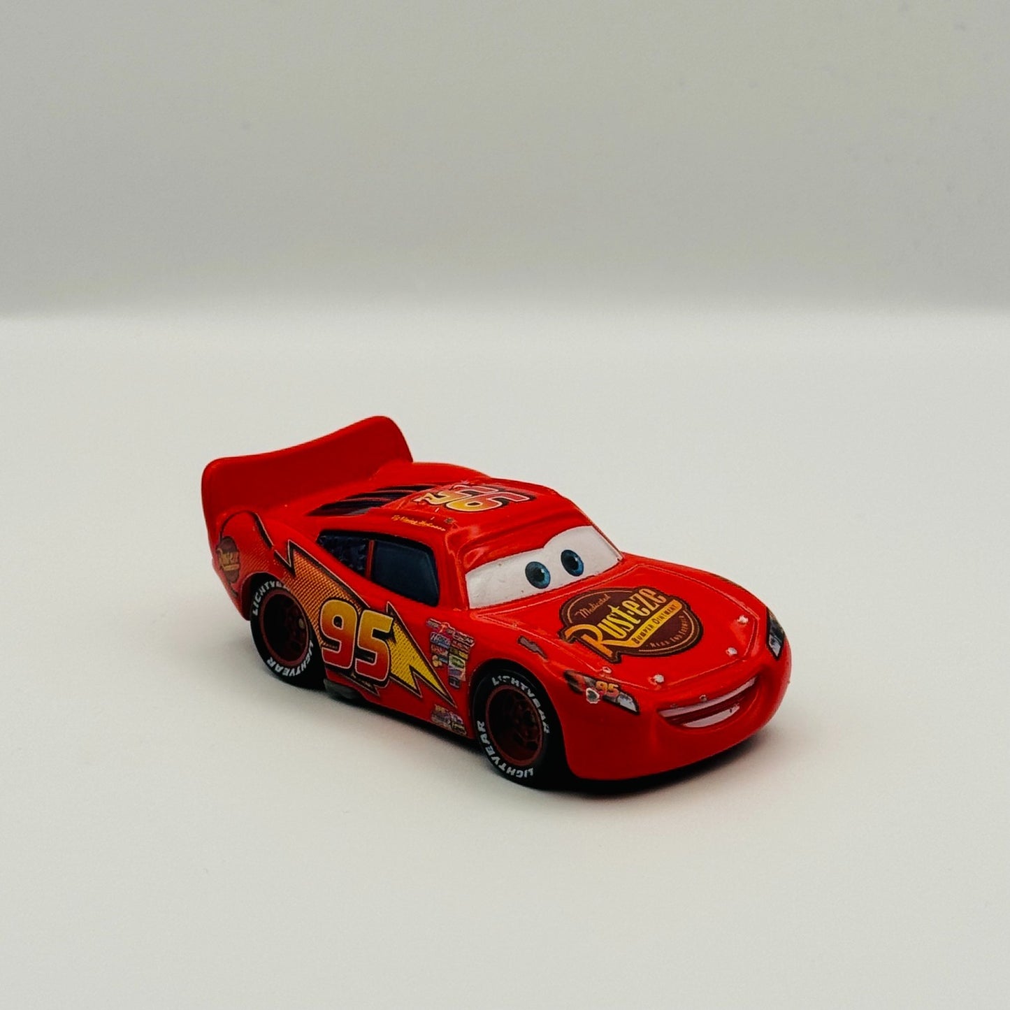 Disney Pixar Cars - RUETEZE LIGHTNING MCQUEEN No Spoiler Decal - 1:55 Diecast