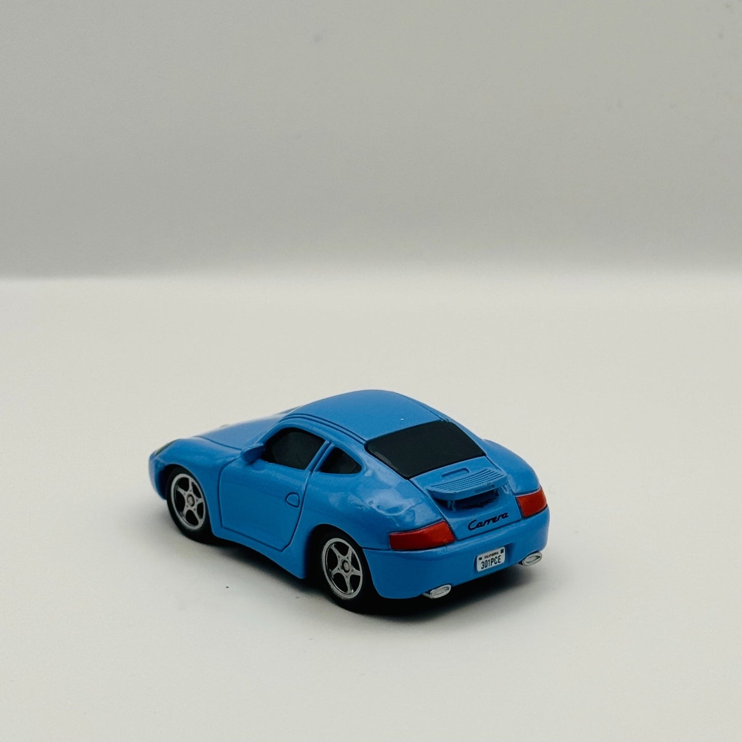 Disney Pixar Cars - SALLY WITH TATTOO Radiator Springs 2014 - 1:55 Diecast