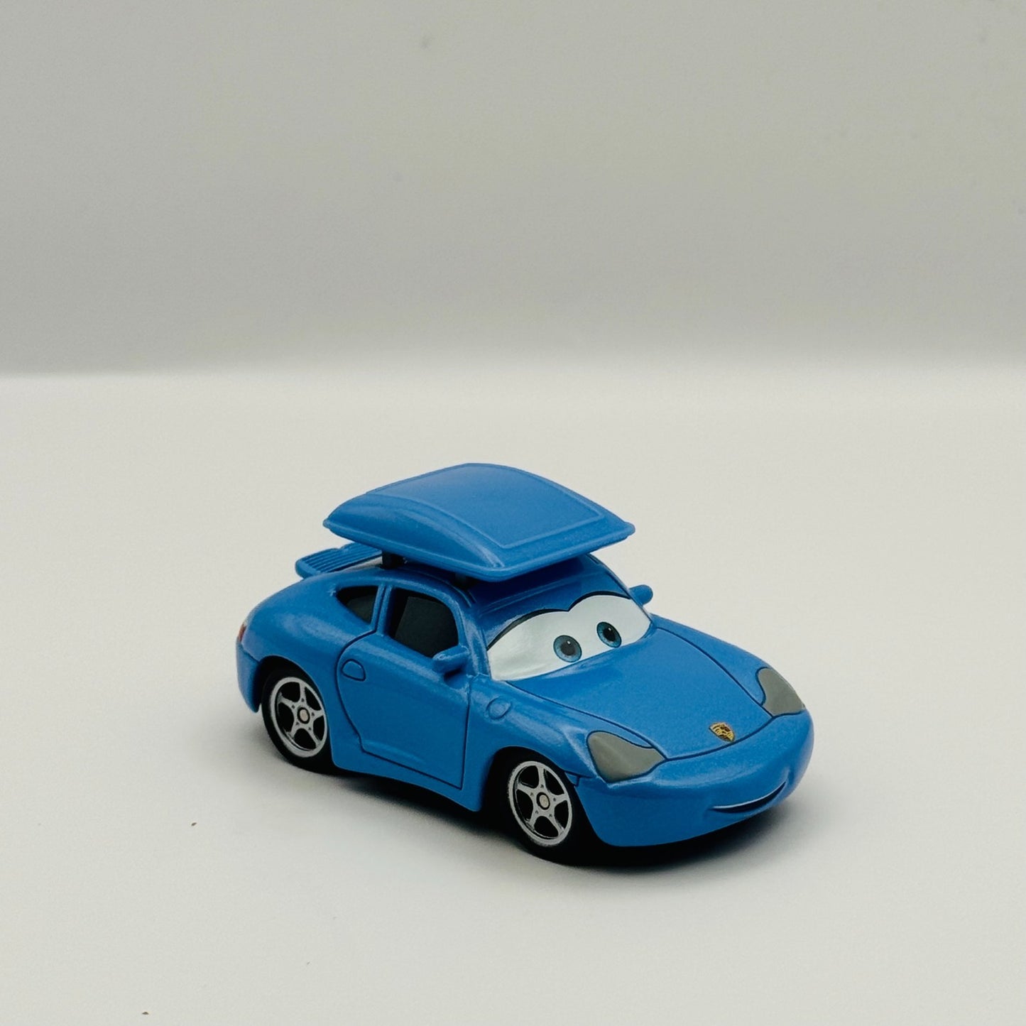 Disney Pixar Cars - ROAD TRIP SALLY RD TR1P - 1:55 Diecast