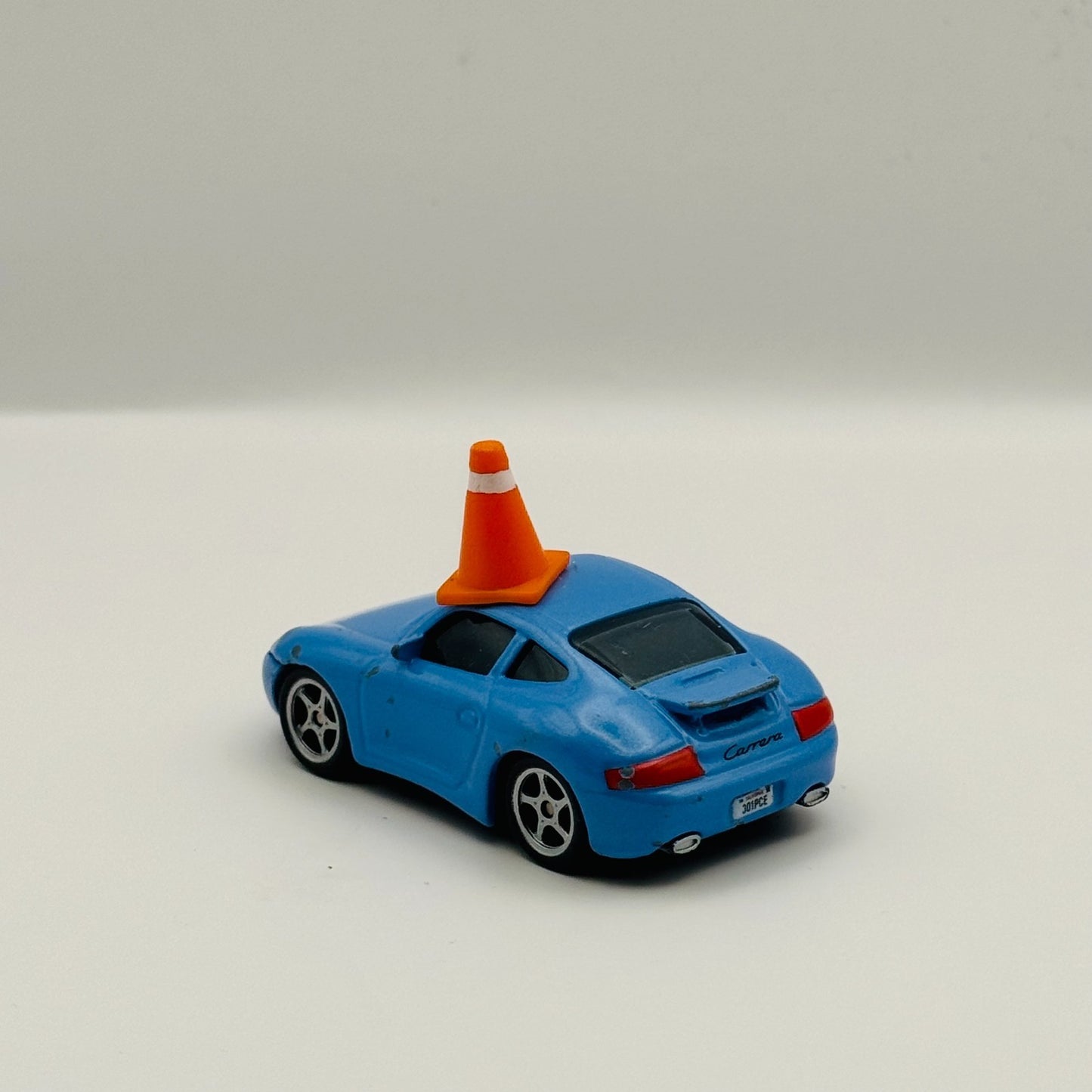 Disney Pixar Cars - SALLY WITH CONE & TATTOO 2008 - 1:55 Diecast