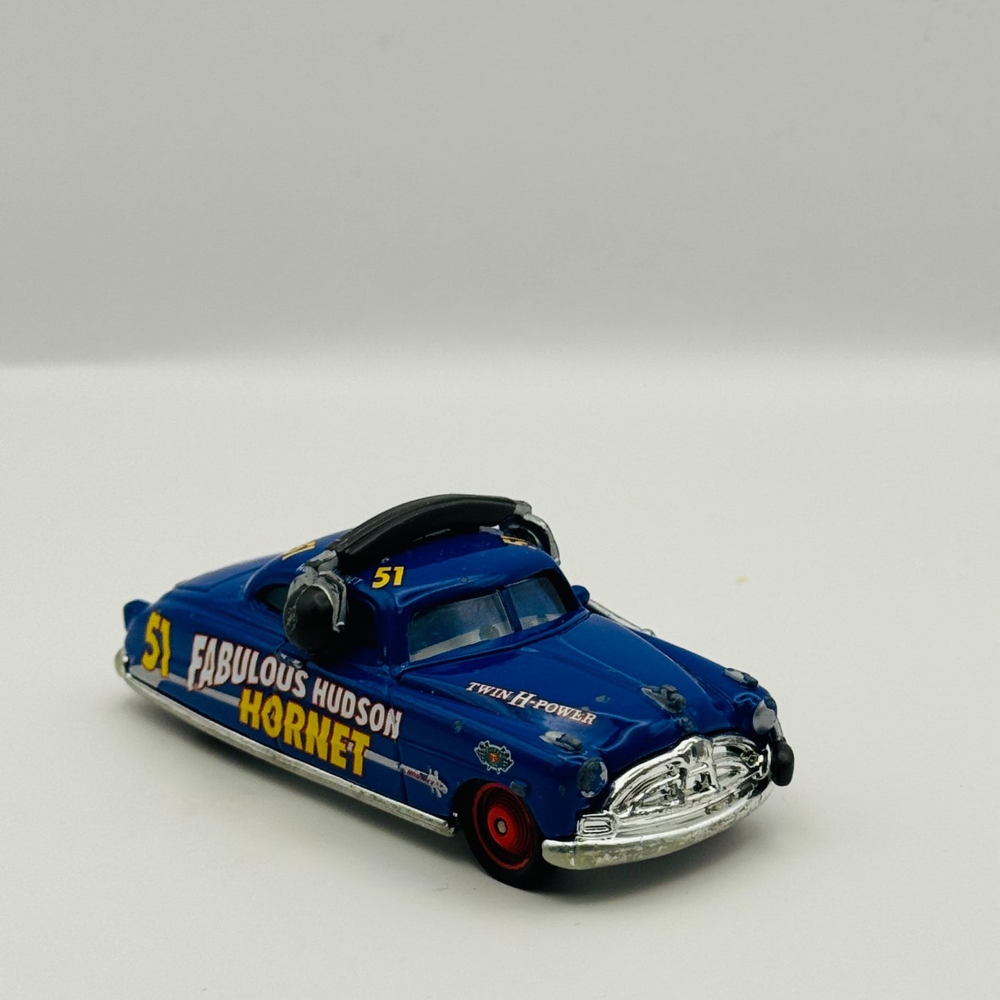 Disney Pixar Cars LENTICULAR PIT CREW MEMBER FABULOUS HUDSON HORNET 1:55 Diecast