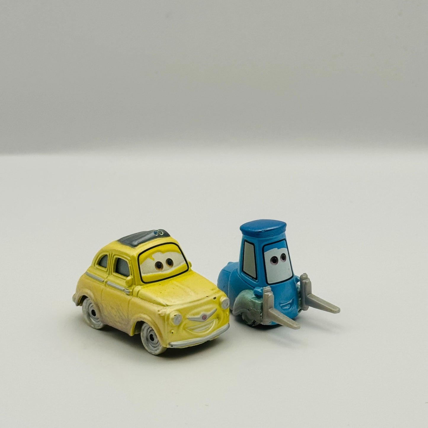 Disney Pixar Cars - FIREBALL BEACH RACERS LUIGI & GUIDO - 1:55 Diecast