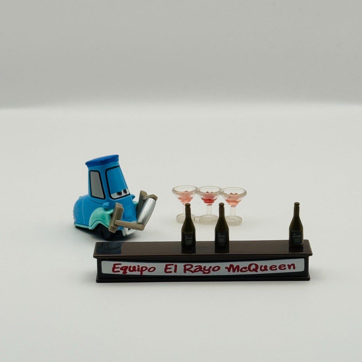 Disney Pixar Cars - GUIDO WITH SHAKER & GLASSES Wheel Well Bar - 1:55 Diecast
