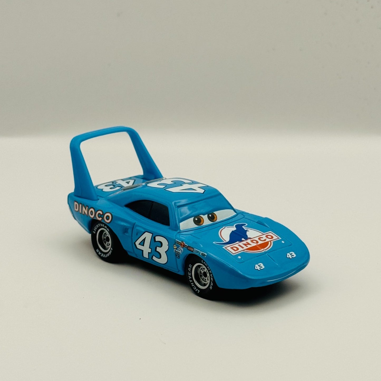 Disney Pixar Cars - THE KING STRIP WEATHERS DINOCO 2007 - 1:55 Diecast
