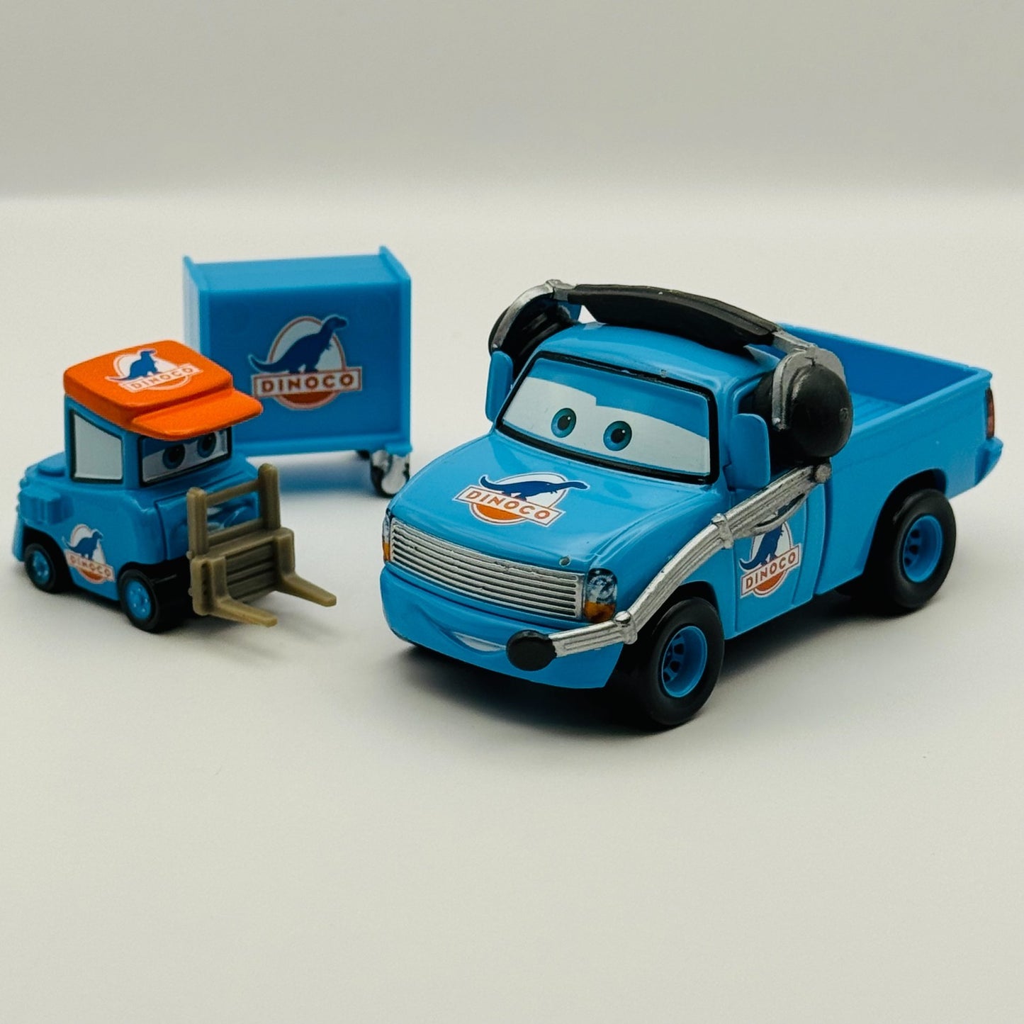 Disney Pixar Cars - TEAM DINOCO CREW CHIEF & PITTY ROGER WHEELER - 1:55 Diecast