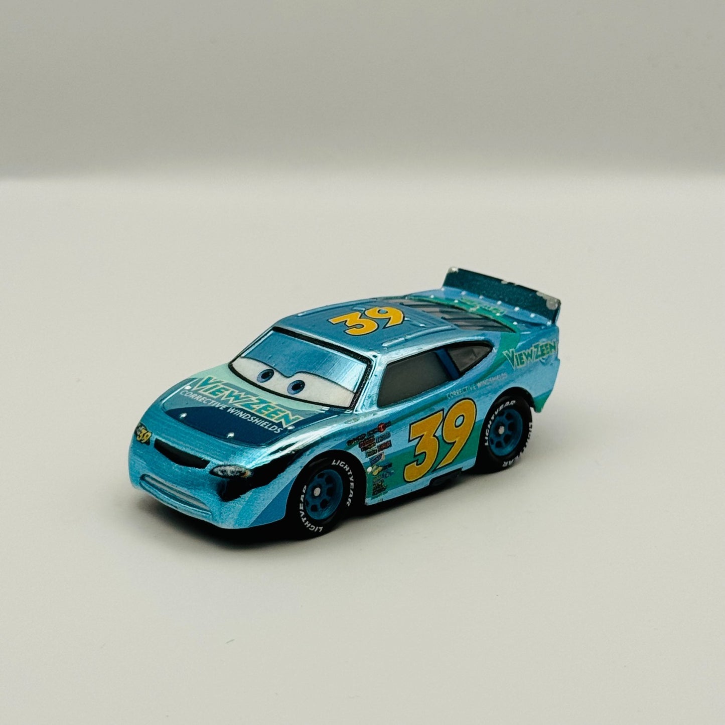 Disney Pixar Cars - METALLIC RYAN SHIELDS VIEW ZEEN Scavenger 2019 1:55 Diecast