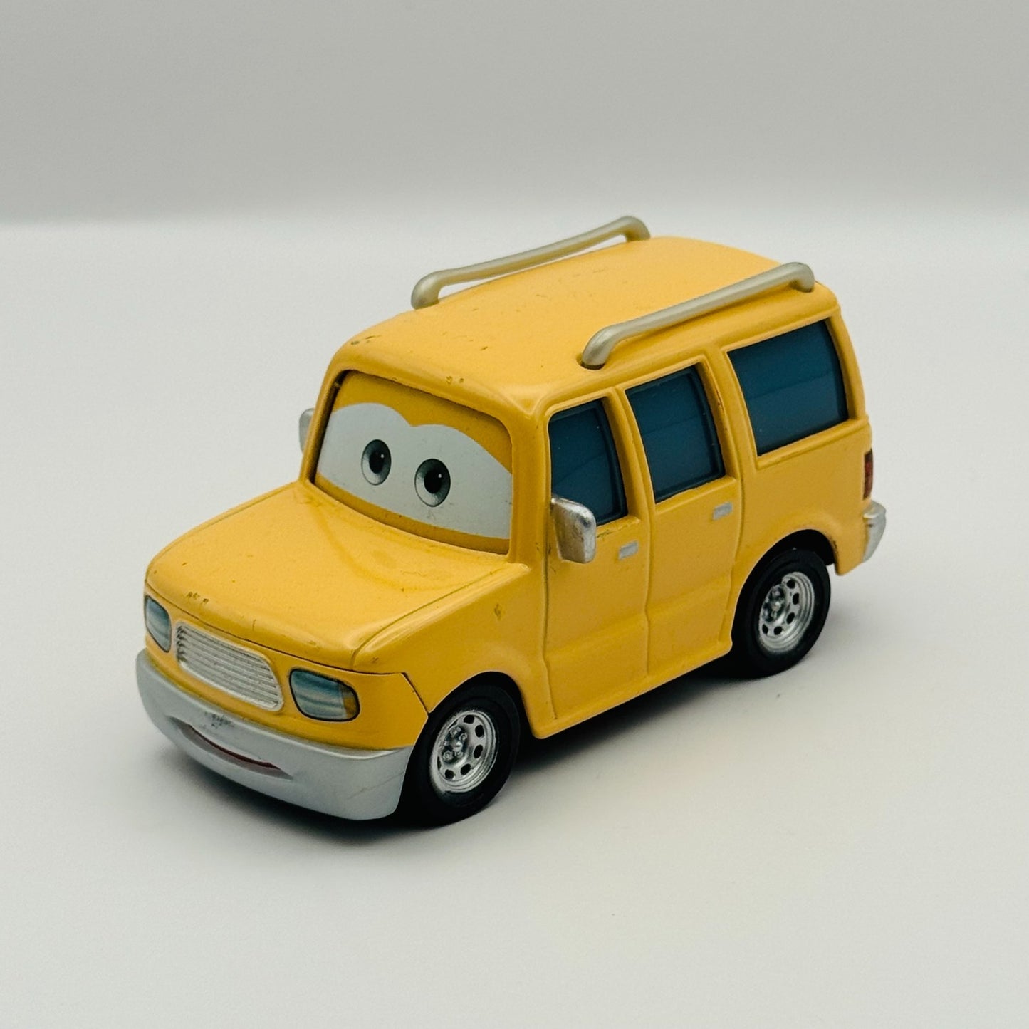 Disney Pixar Cars - BENNY BRAKEDRUP Race Fans 2015 - 1:55 Diecast