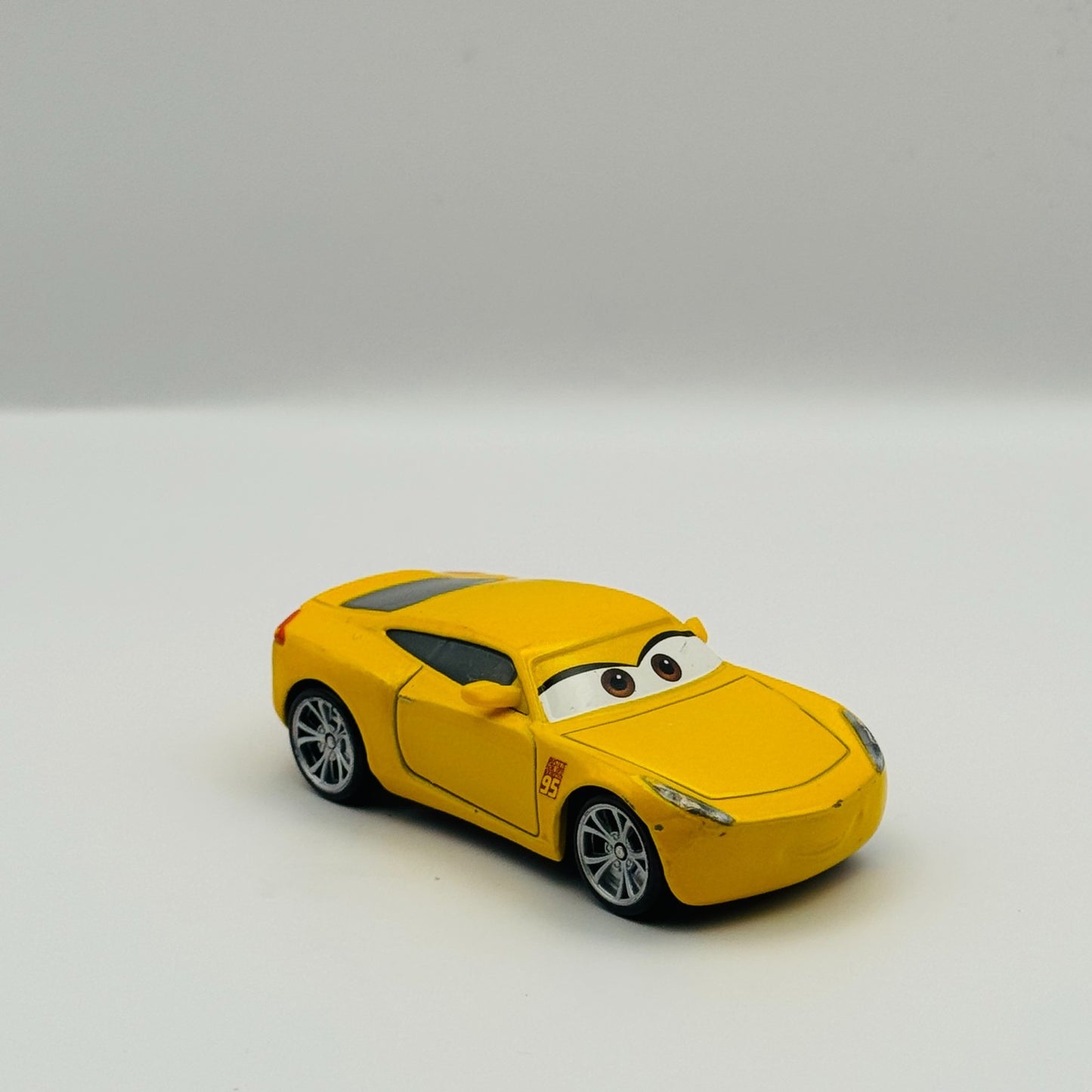 Disney Pixar Cars - RRC CRUZ RAMIREZ TRAINER Cars 3 2017 - 1:55 Diecast