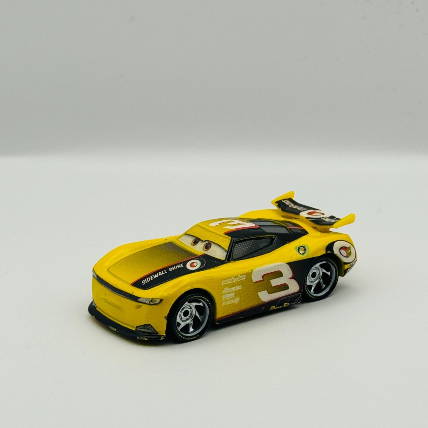 Disney Pixar Cars - NASCAR CARSTIN ACE DILLON SIDEWALL SHINE 2021 1:55 Diecast