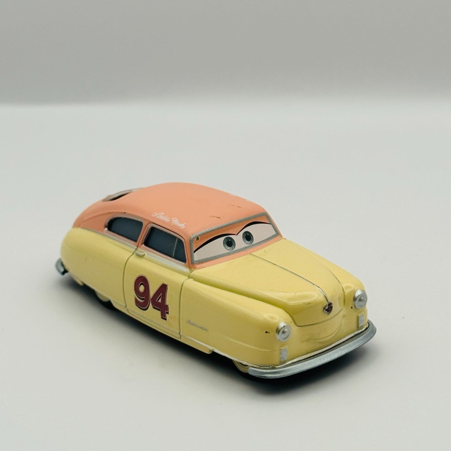 Disney Pixar Cars - LOUISE NASH Thomasville Cars 3 2017 - 1:55 Diecast