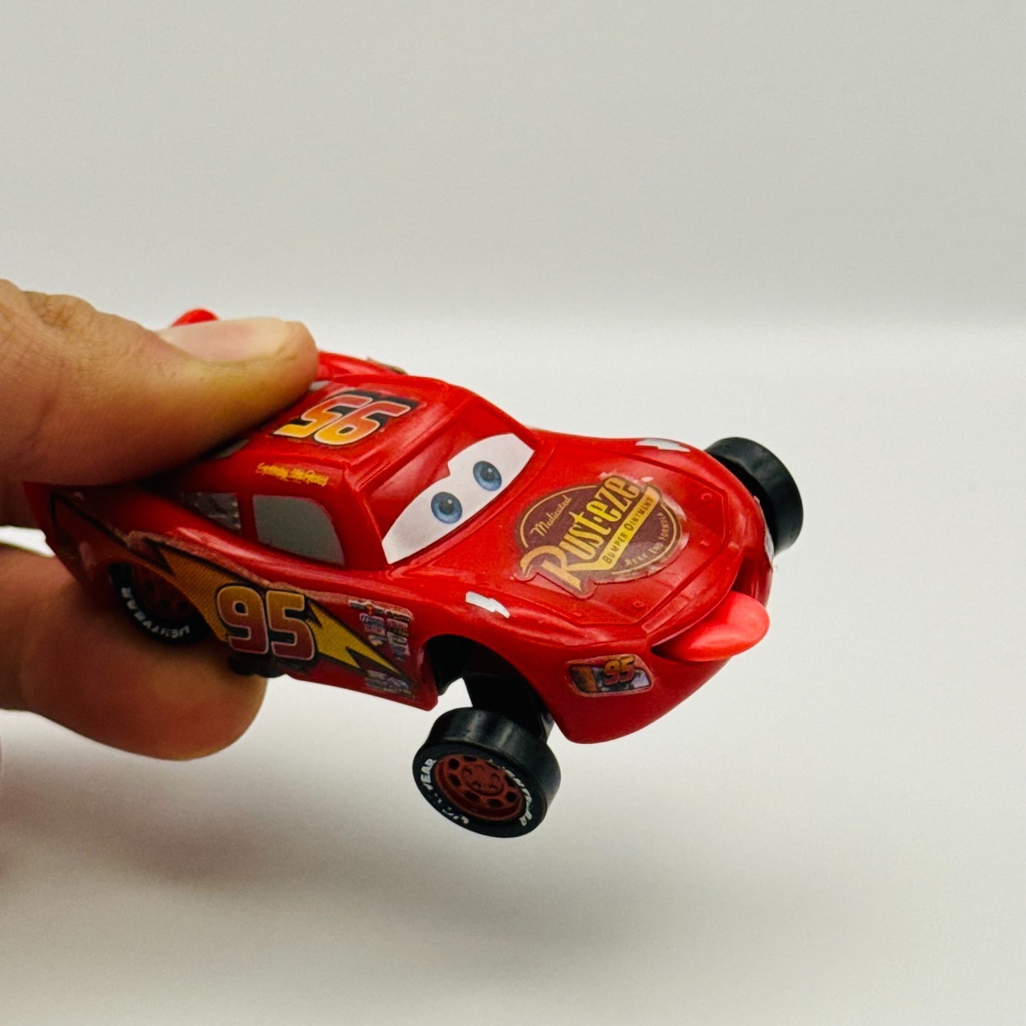 Disney Pixar Cars - WHEEL ACTION DRIVERS LIGHTNING MCQUEEN TONGUE - 1:55 Scale