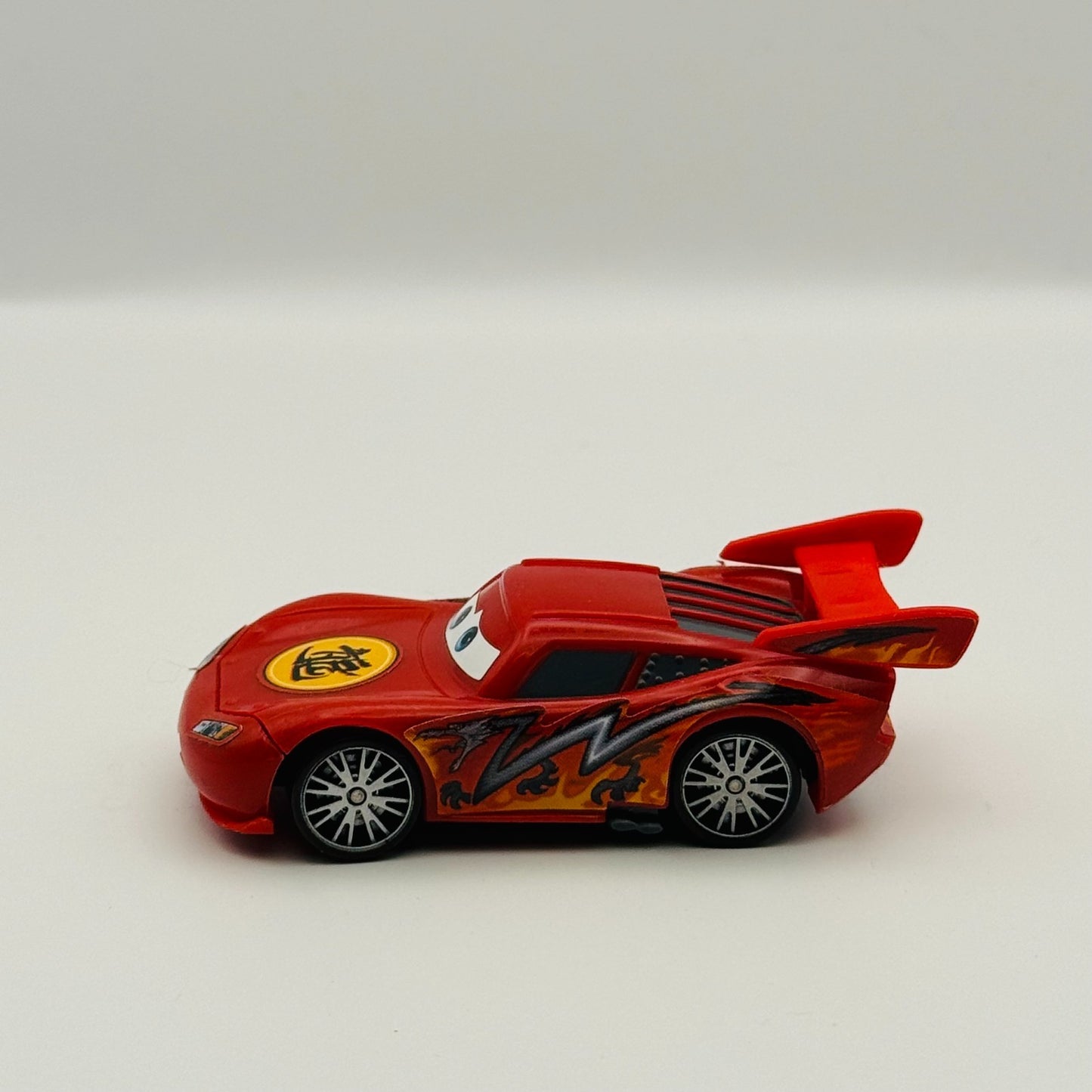 Disney Pixar Cars - FRIGHTENED DRAGON MCQUEEN Tokyo Mater - 1:55 Scale Plastic