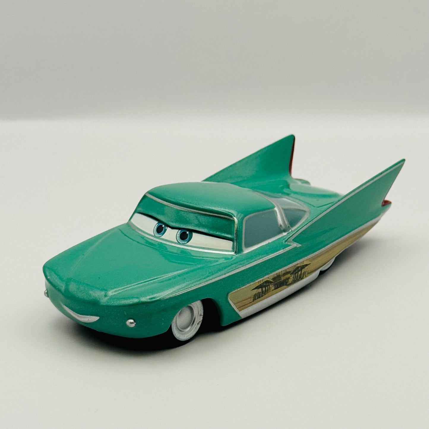 Disney Pixar Cars - RADIATOR SPRINGS LOW RIDER FLO Disney Store - 1:43 Diecast