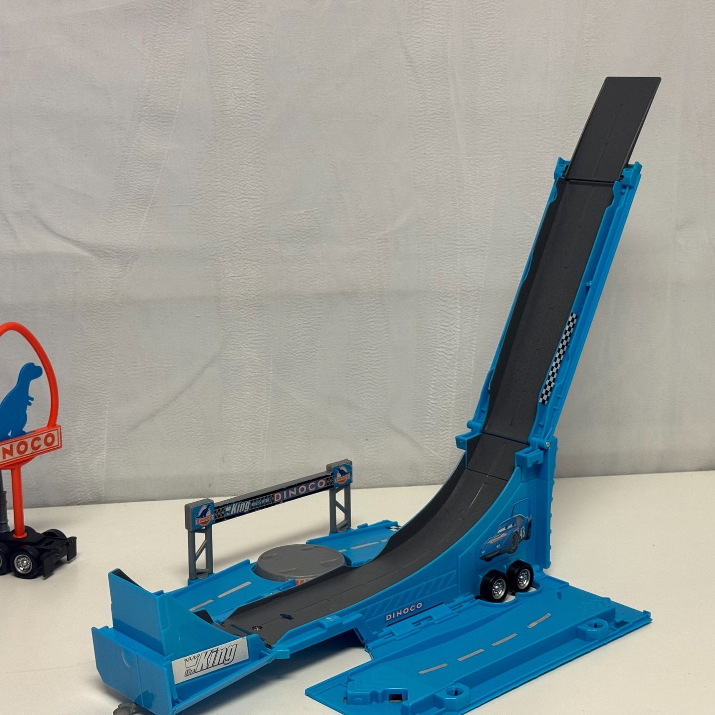 Disney Pixar Cars - DROP & JUMP GRAY DINOCO HAULER PLAYSET STORY SETS 1:55 Scale