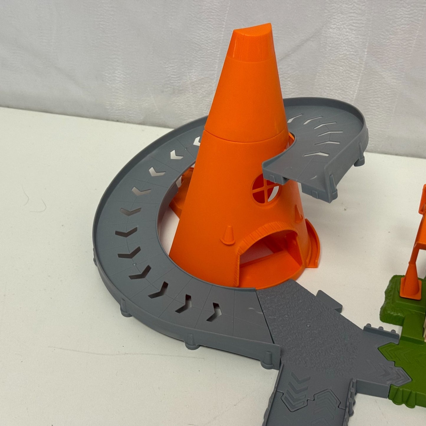 Disney Pixar Cars - COZY CONE SPIRAL RAMPWAY PLAYSET STORY SETS - 1:55 Scale