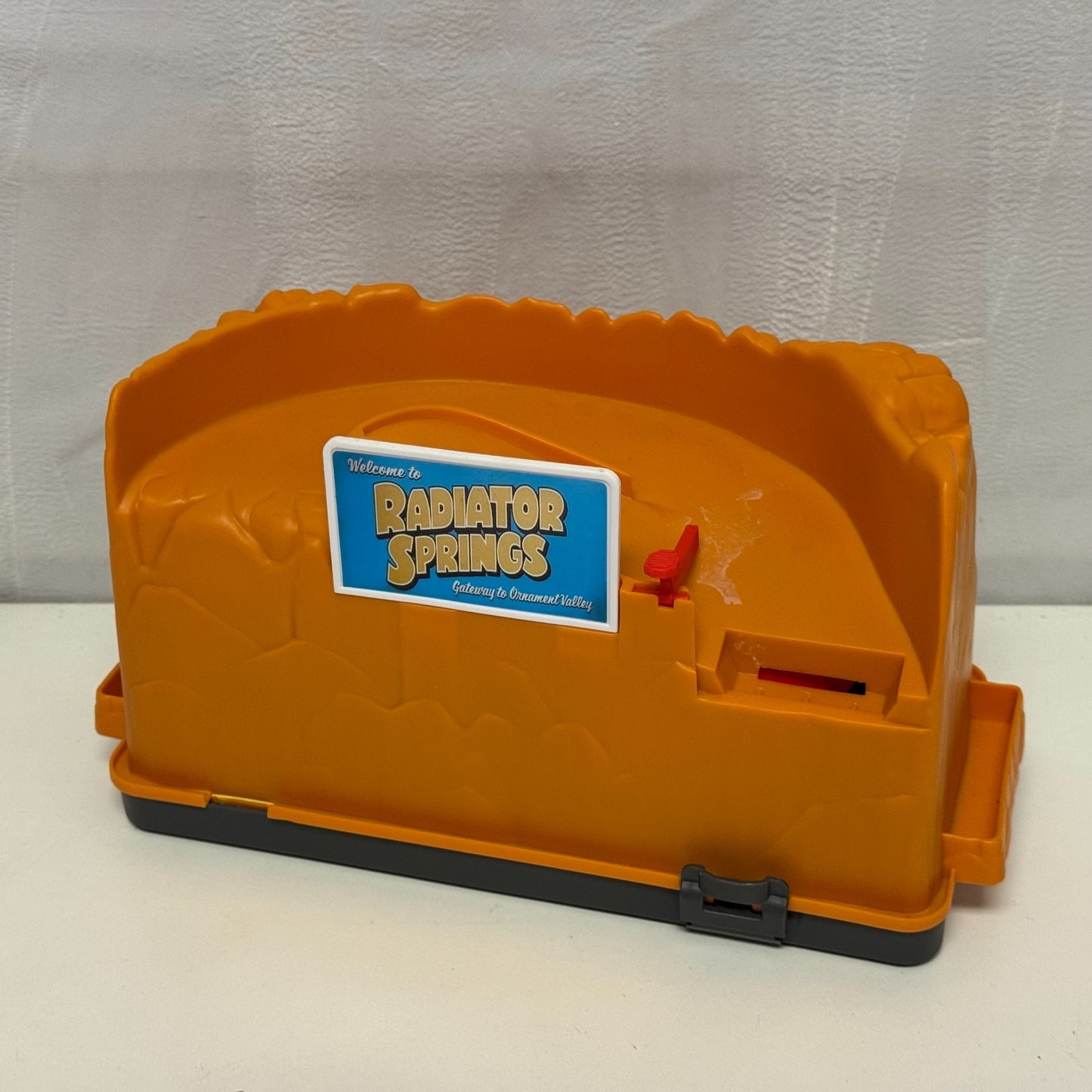 Disney Pixar Cars - RACE & GO PLAYSET + STORAGE TUB - 1:55 Scale
