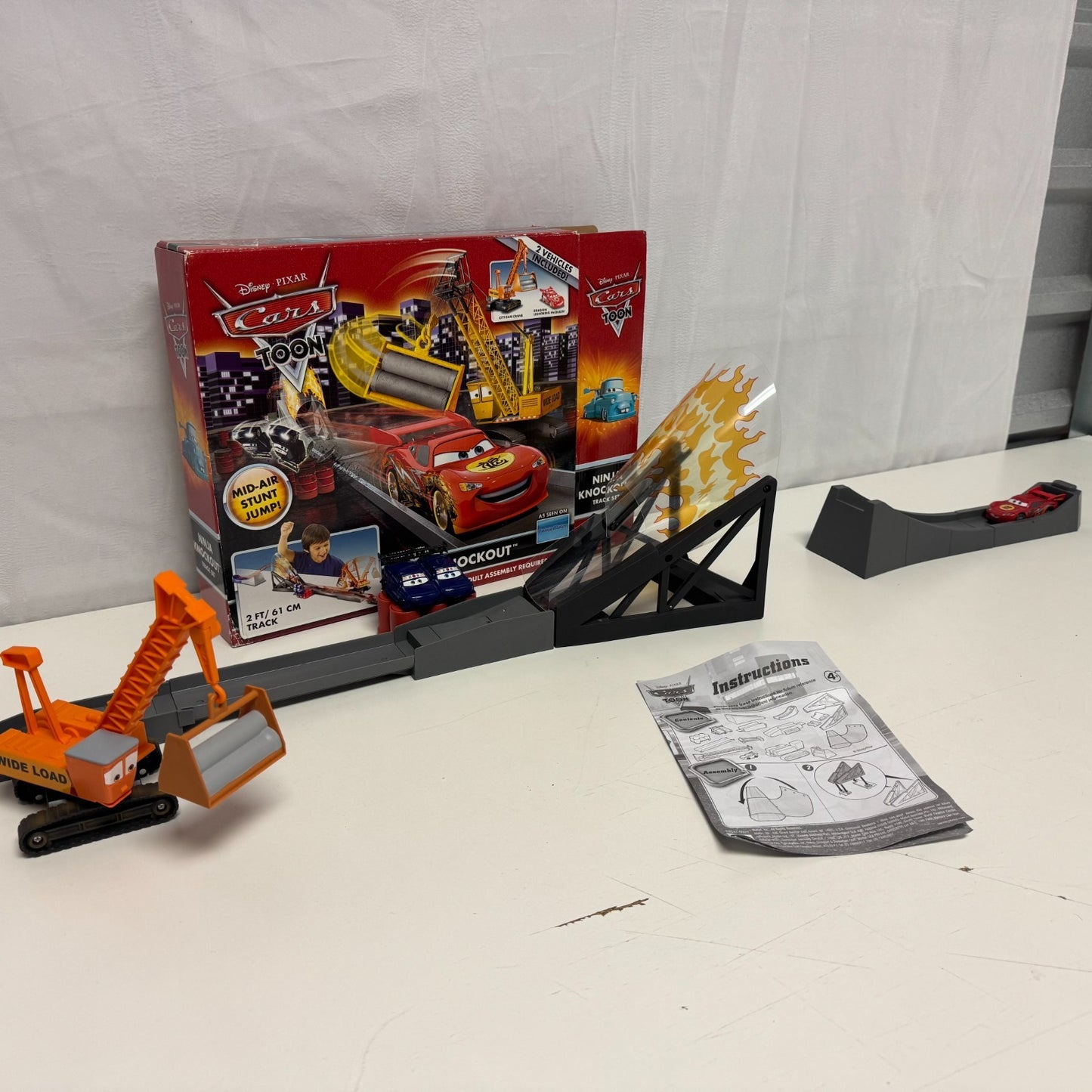 Disney Pixar Cars - NINJA KNOCKOUT SET CITY-SAN CRANE Tokyo Mater - 1:55 Scale