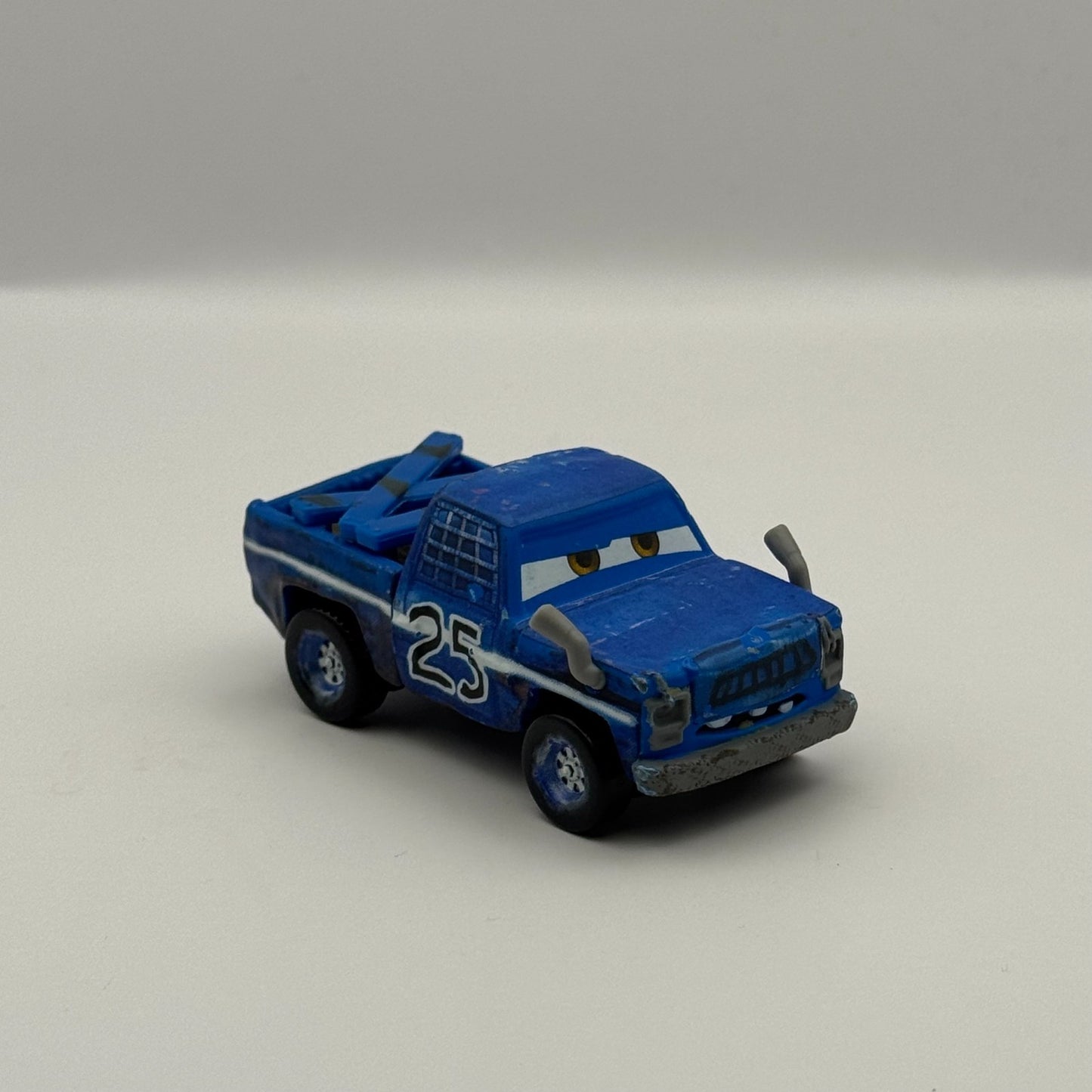 Disney Pixar Cars - BROADSIDE Thunder Hollow Cars 3 2017 - 1:55 Diecast