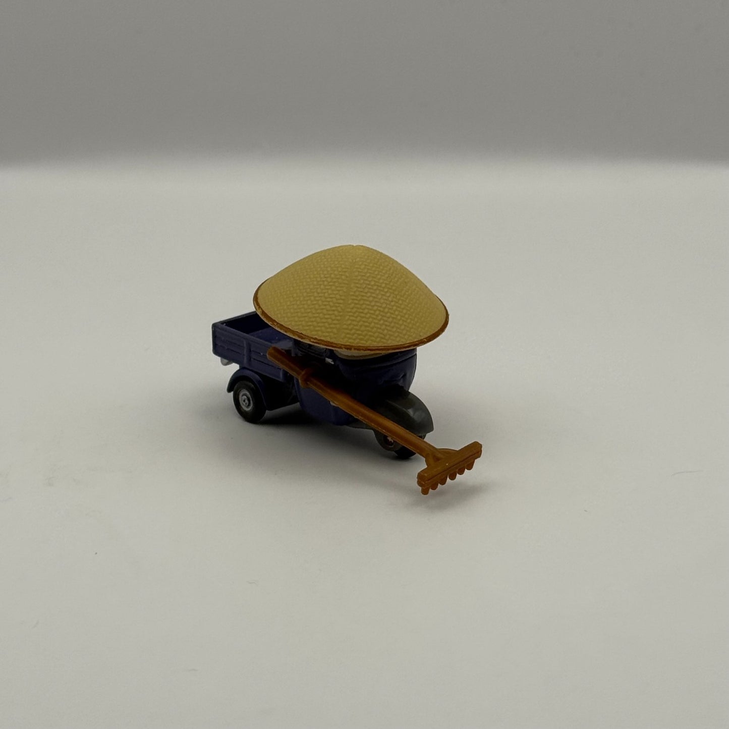 Disney Pixar Cars - ZEN MASTER PITTY Cars 2 2011 - 1:55 Diecast