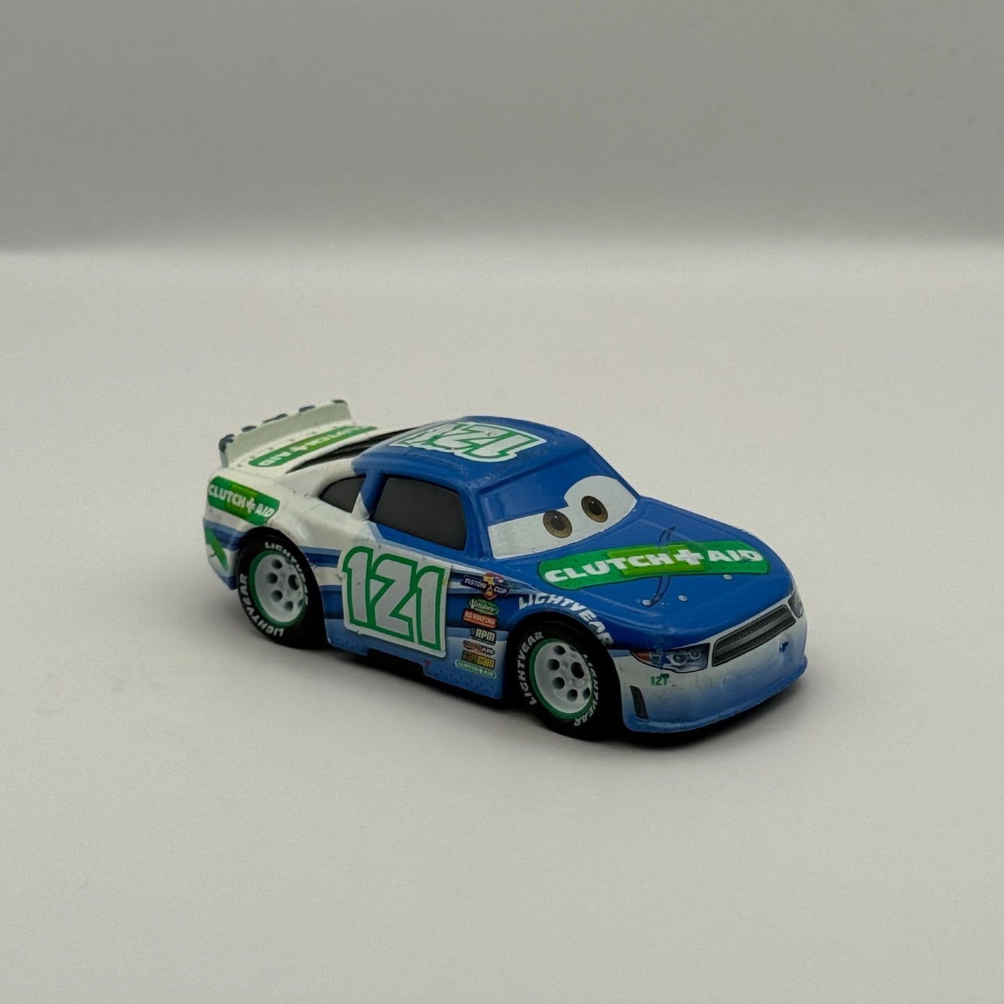 Disney Pixar Cars - DINO DRAFTSKY CLUTCH AID Veteran Racer - 1:55 Diecast