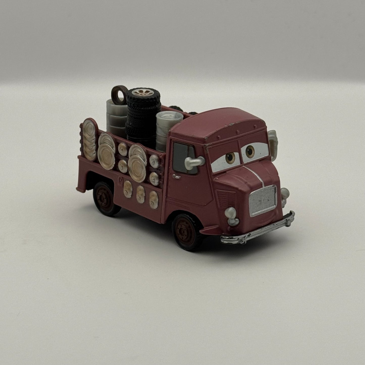 Disney Pixar Cars - ALEXIS WHEELSON Deluxe Paris Parts Market 2016- 1:55 Diecast
