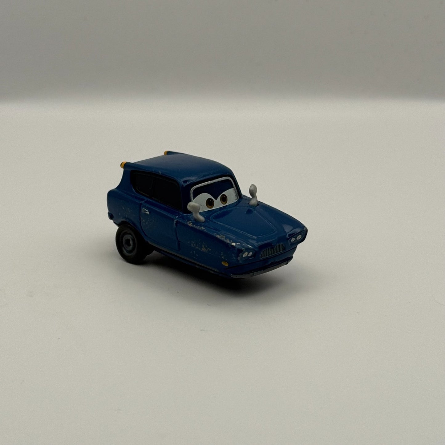Disney Pixar Cars - TOMBER Cars 2 2011 - 1:55 Diecast