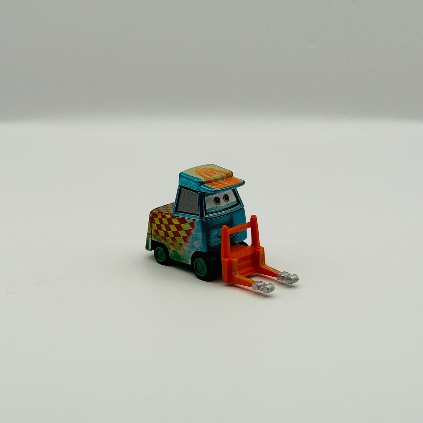 Disney Pixar Cars - HAUL EM'HAYNES On The Road - 1:55 Diecast