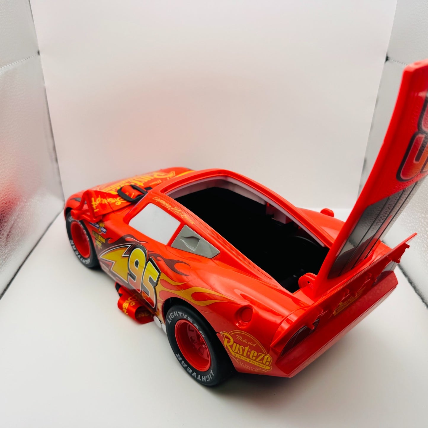 Disney Pixar Cars - LIGHT-UP MCQUEEN POPCORN BUCKET 20TH ANNIVERSARY 1:18 Scale