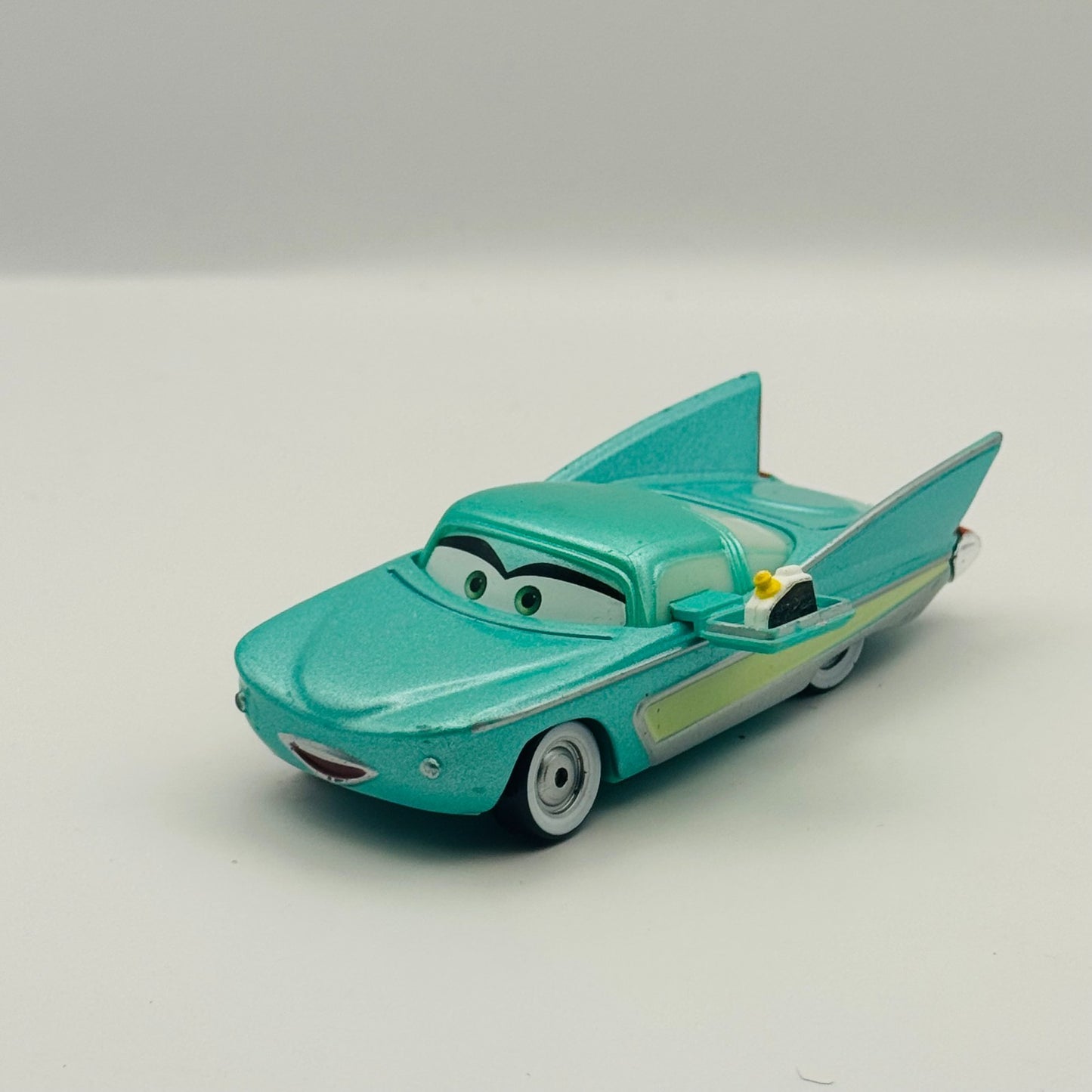 Disney Pixar Cars - PIT CREW MEMBER FLO WITH TRAY 2015 - 1:55 Diecast