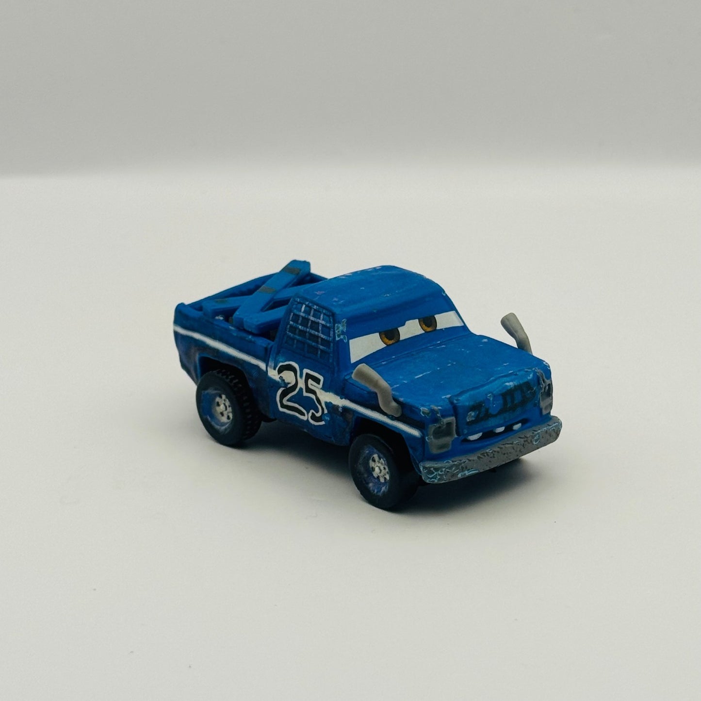 Disney Pixar Cars - BROADSIDE Thunder Hollow Cars 3 2017 - 1:55 Diecast