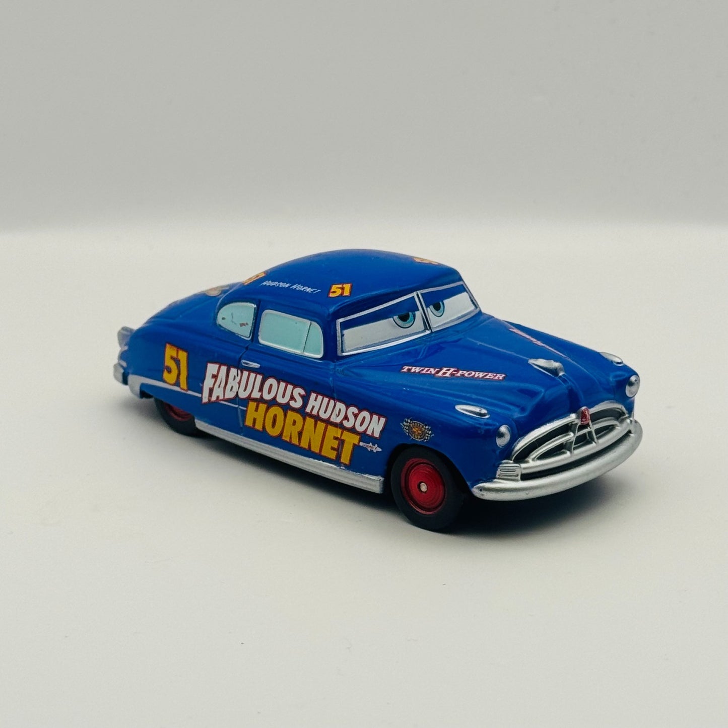 Disney Pixar Cars - FABULOUS HUDSON HORNET DOC Disney Store - 1:43 Diecast