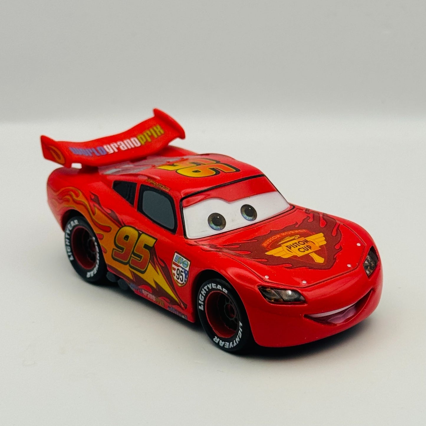 Disney Pixar Cars - WGP LIGHTNING MCQUEEN CARS 2 Disney Store - 1:43 Diecast