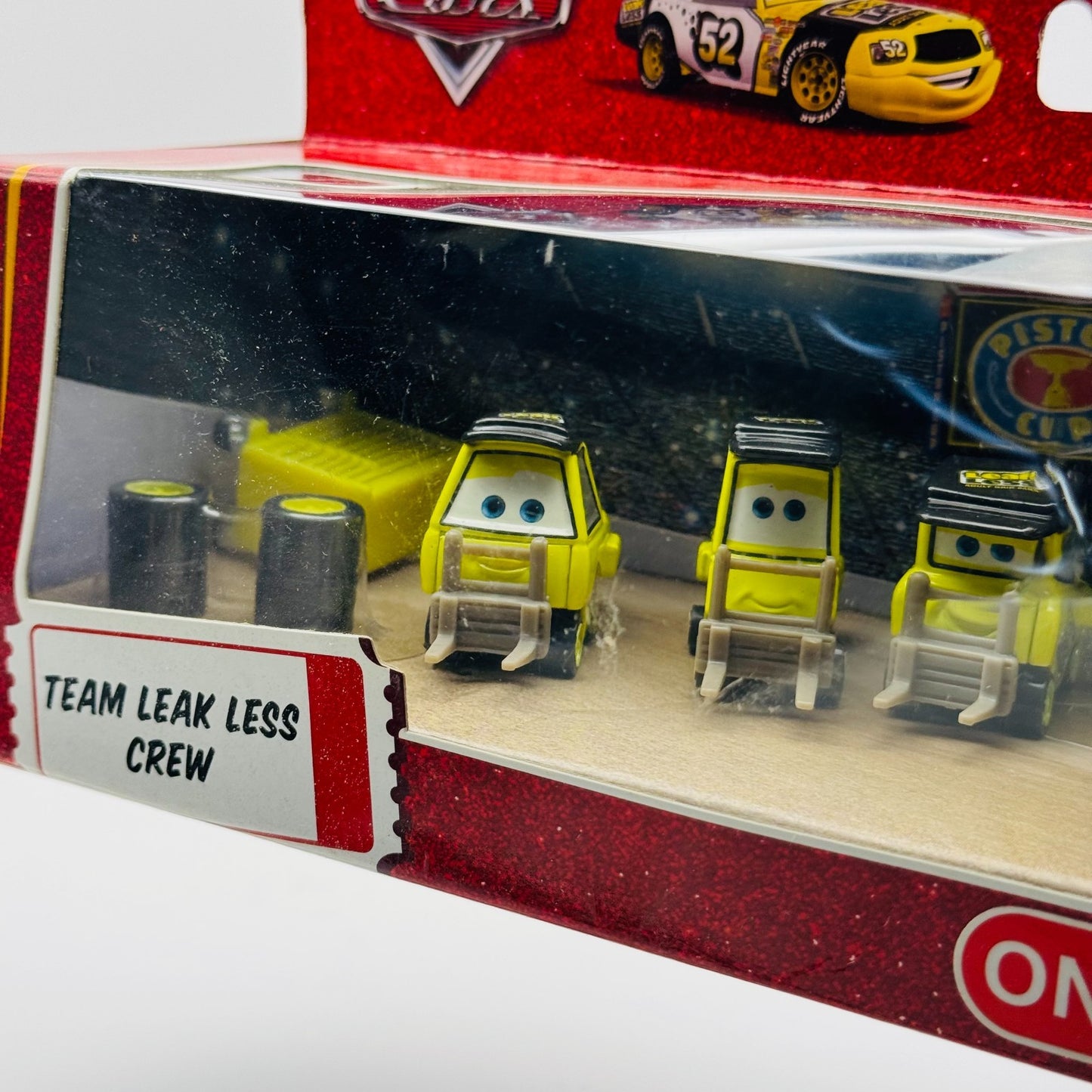 Disney Pixar Cars - TEAM LEAK LESS CREW CHIEF & 3 PITTYS PIT CREW - 1:55 Diecast
