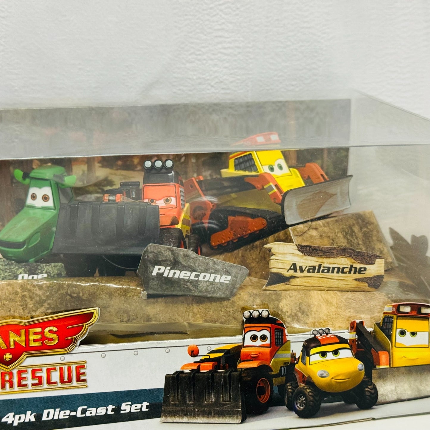 Disney Planes & Pixar Cars - FIRE & RESCUE SMOKEJUMPER 4-PK DOE - 1:43 Diecast