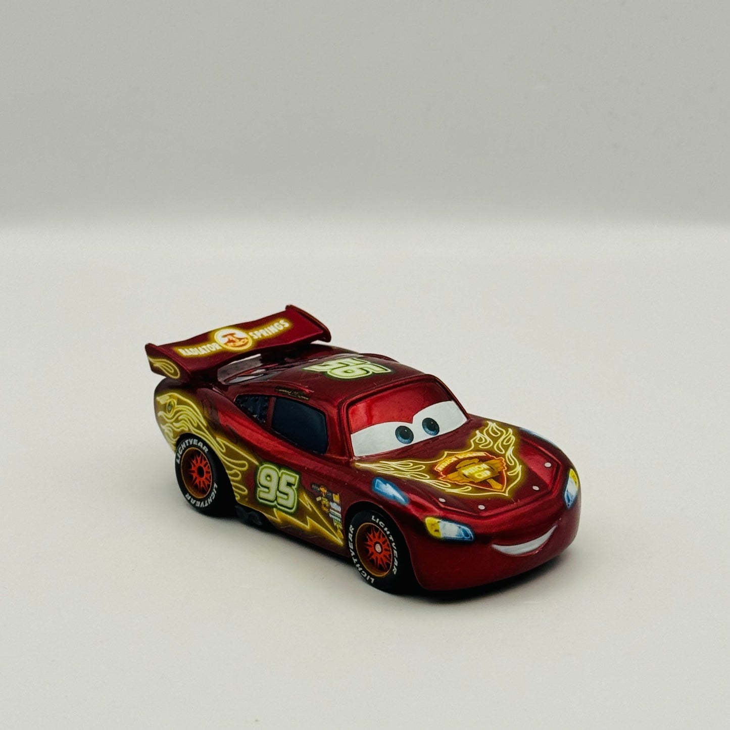 Disney Pixar Cars - NEON RACERS LIGHTNING MCQUEEN WGP TROC 2014 - 1:55 Diecast