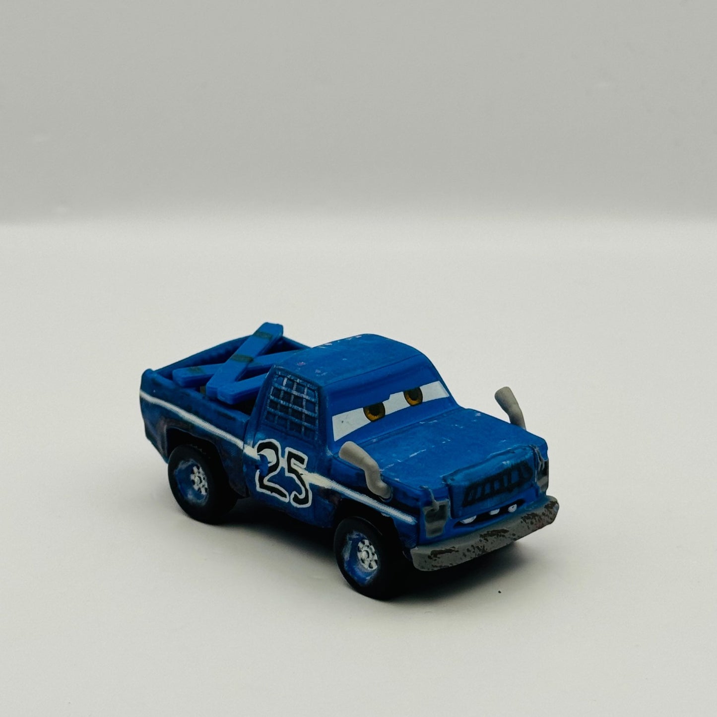 Disney Pixar Cars - BROADSIDE Thunder Hollow Cars 3 2017 - 1:55 Diecast