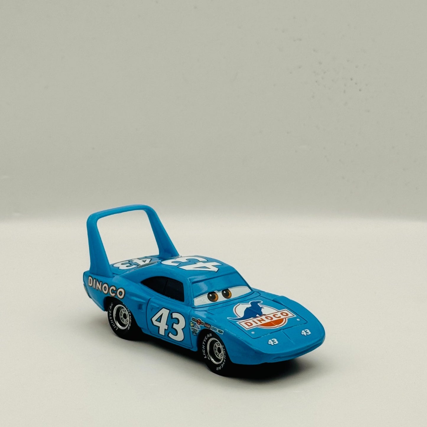 Disney Pixar Cars - THE KING STRIP WEATHERS DINOCO - 1:55 Diecast