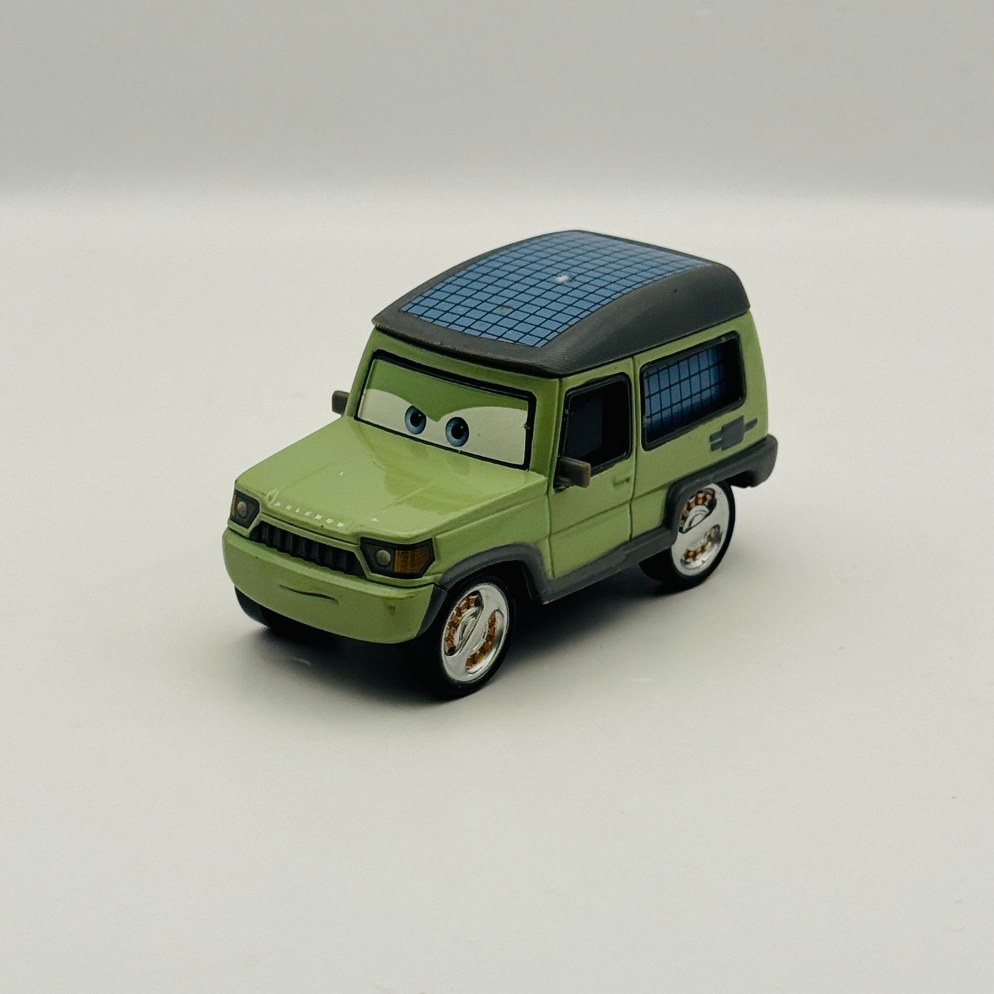 Disney Pixar Cars - MILES AXLEROD Cars 2 2011 - 1:55 Diecast