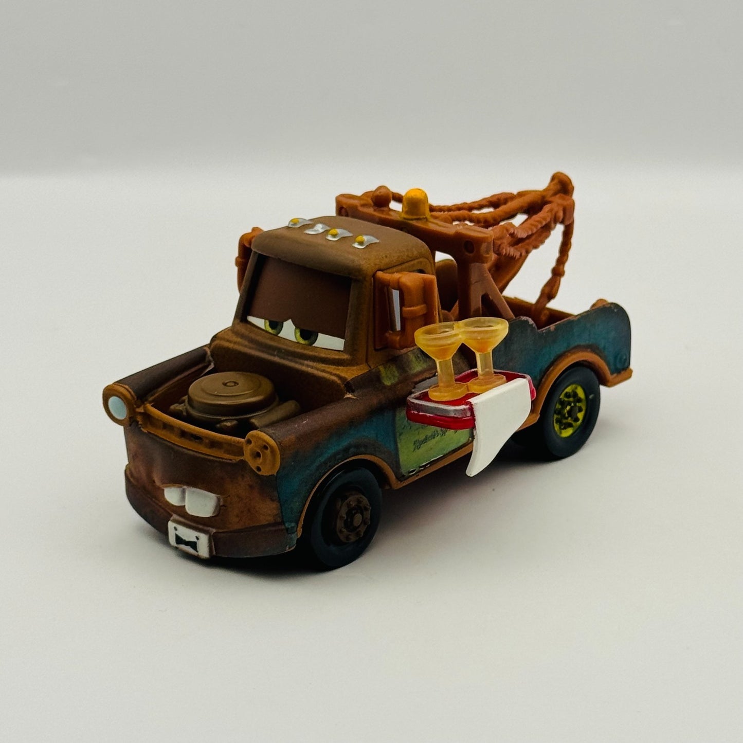 Disney Pixar Cars - WAITER MATER Deluxe Wheel Well Motel 2013 - 1:55 Diecast