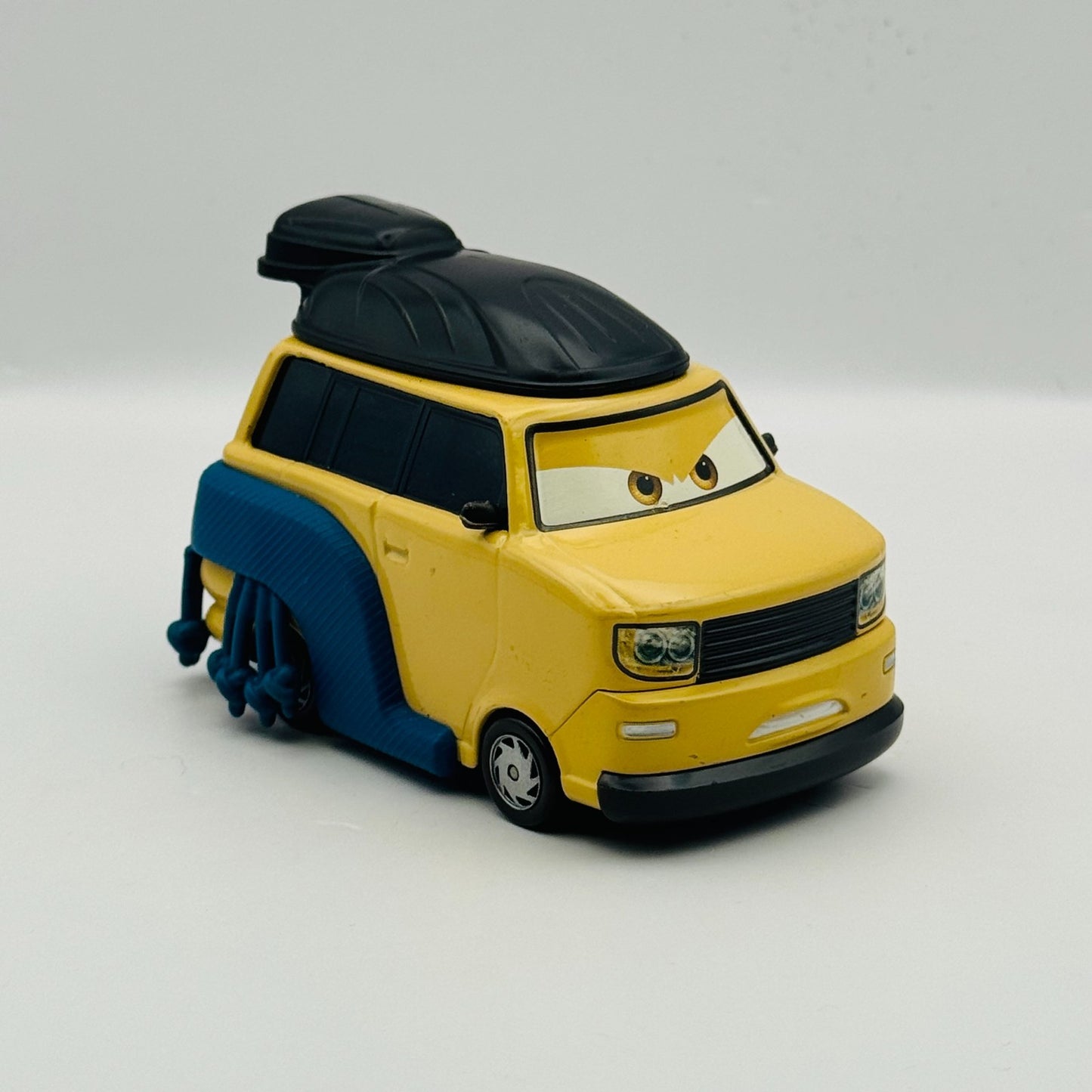 Disney Pixar Cars - PINION TANAKA SUMO DELUXE Cars 2 2011 - 1:55 Diecast