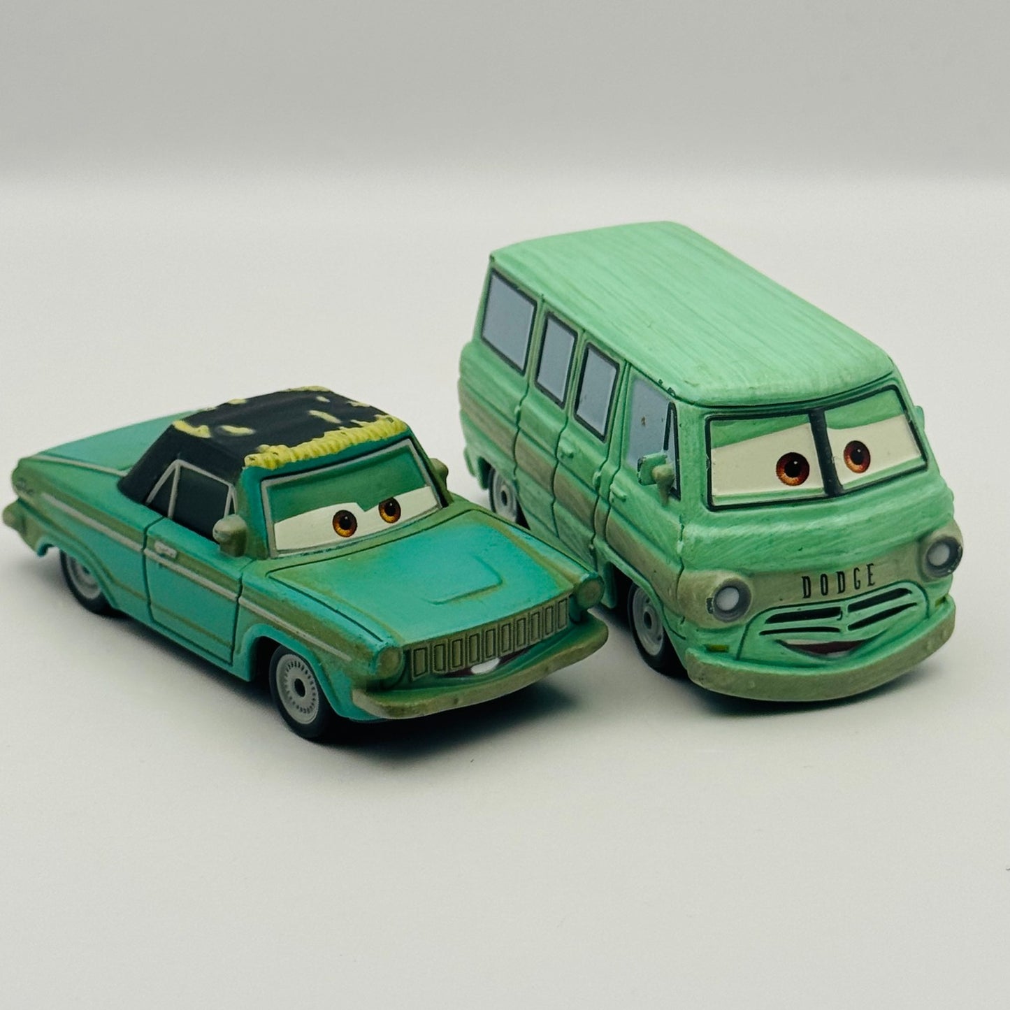Disney Pixar Cars - DUSTY RUST-EZE & RUSTY RUST-EZE - 1:55 Diecast