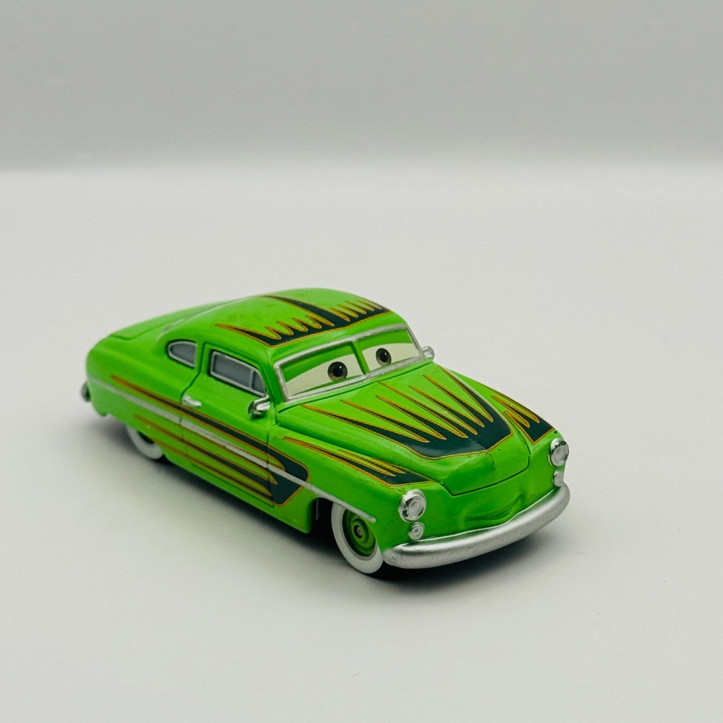 Disney Pixar Cars - EDWIN KRANKS Radiator Springs Classic - 1:55 Diecast