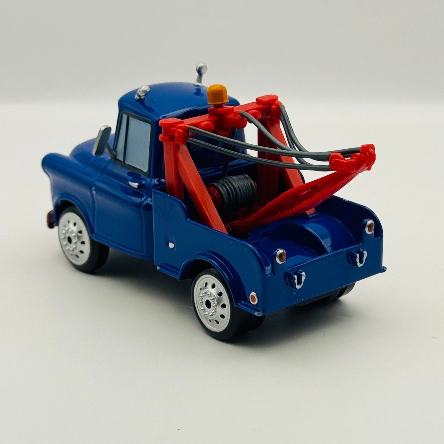 Disney Pixar Cars - IVAN MATER *BROKEN HOOK* Disney Store - 1:43 Diecast