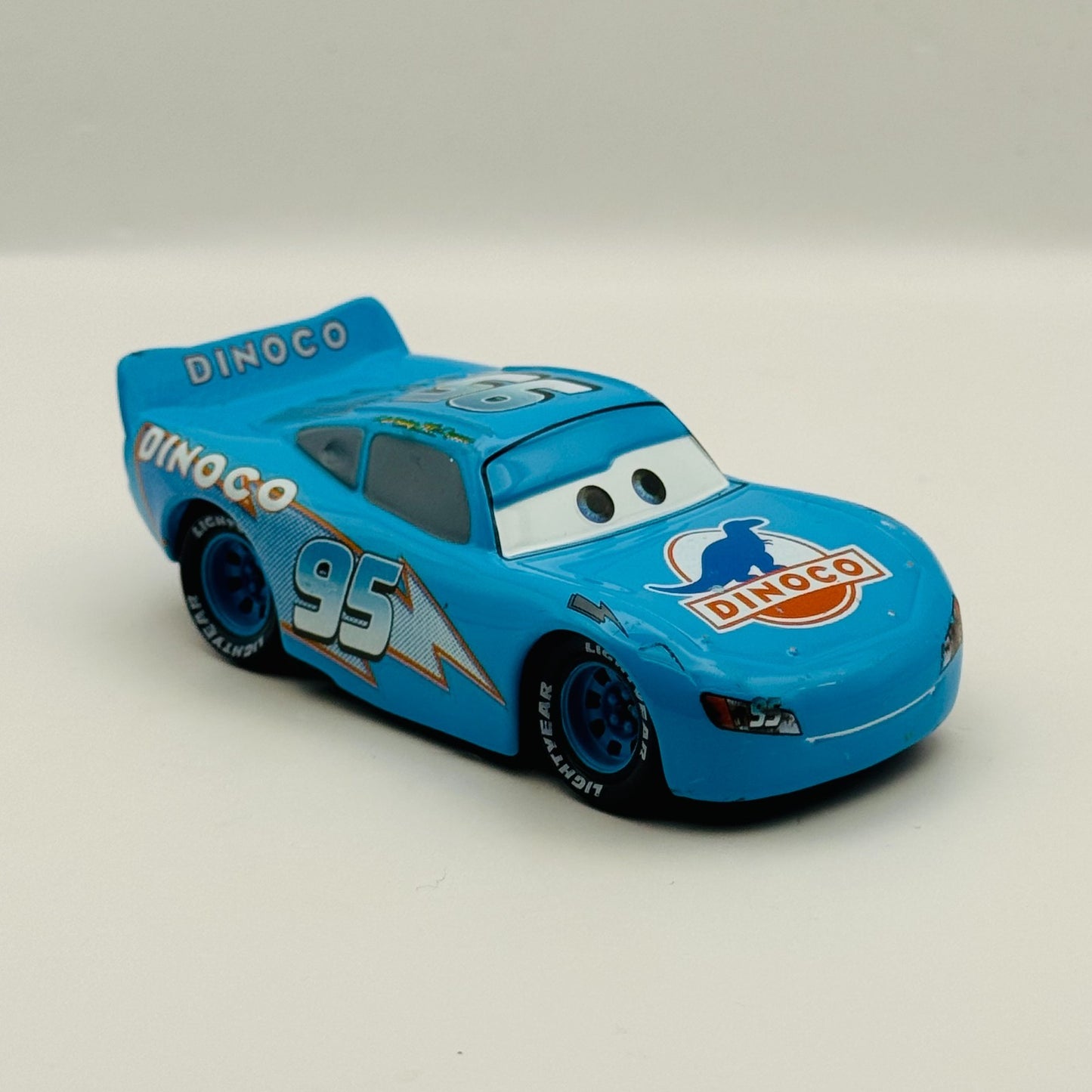 Disney Pixar Cars - DINOCO LIGHTNING MCQUEEN Disney Store - 1:43 Diecast